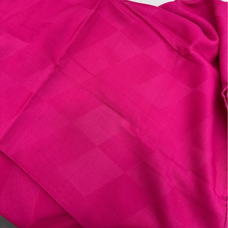 HERMES愛馬仕枚紅印花圖案女士圍巾披肩 尺寸：75*210cm 材質：85%山羊絨 15%桑蠶絲-3