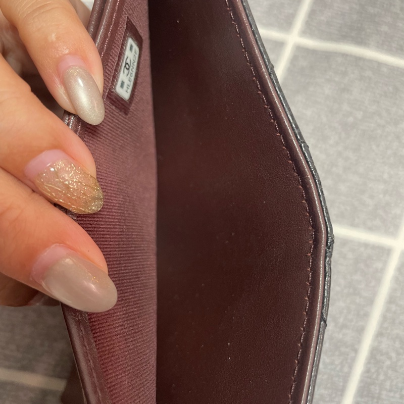 香奈兒銀扣牛皮短夾-8