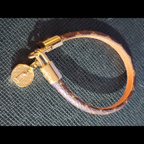 LV老花經典手環  喜歡帶走 全長17cm左右