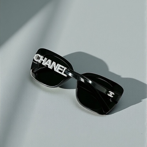 莉亞精品♡Chanel 白字墨鏡 二手