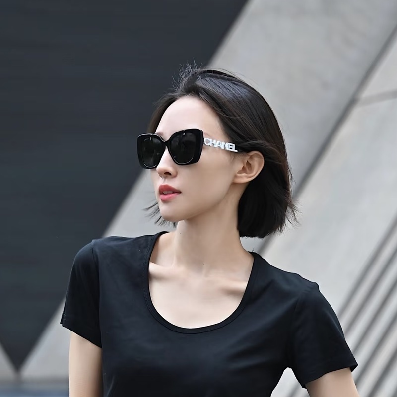 莉亞精品♡Chanel 白字墨鏡 二手-1