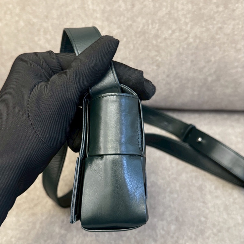 BV cassette八格漆皮墨綠-1