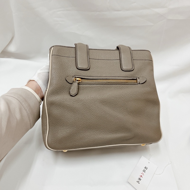 莉亞精品♡Miumiu 大象灰托特 二手-5