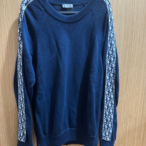 Dior 刺繡針織毛衣