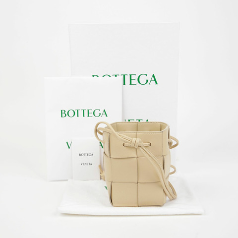 BOTTEGA VENETA 680217 卡附迷你水桶肩斜背包