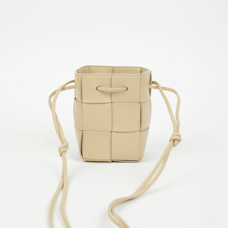 BOTTEGA VENETA 680217 卡附迷你水桶肩斜背包-2