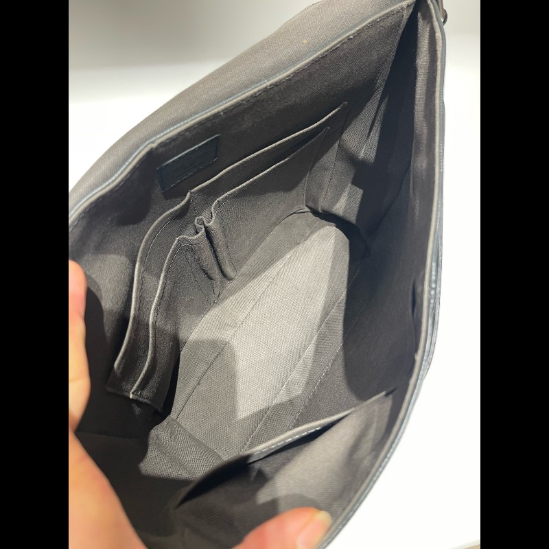 LV路易威登District黑色壓紋棋盤格 斜背包-7