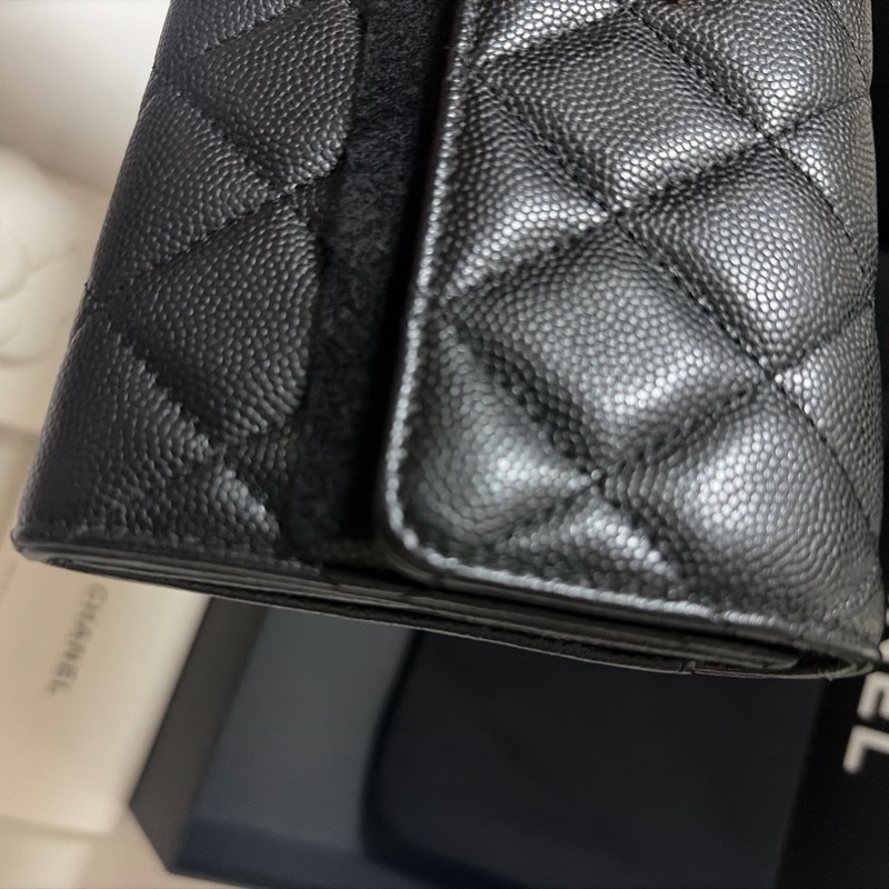 黑荔枝牛皮內塗鴉淡金扣下蓋12卡長夾-2