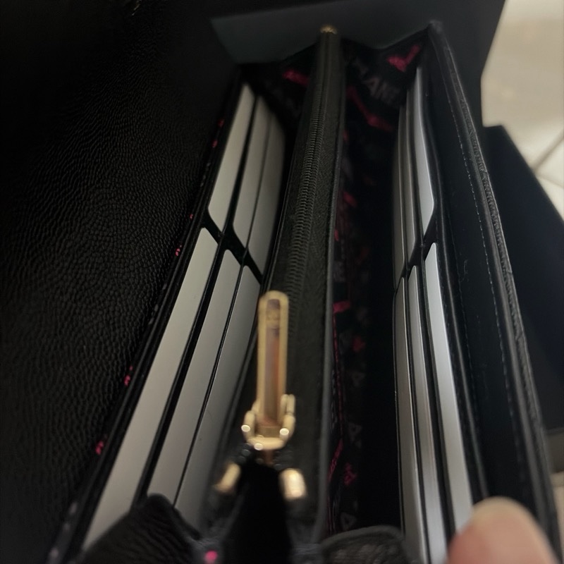 黑荔枝牛皮內塗鴉淡金扣下蓋12卡長夾-4