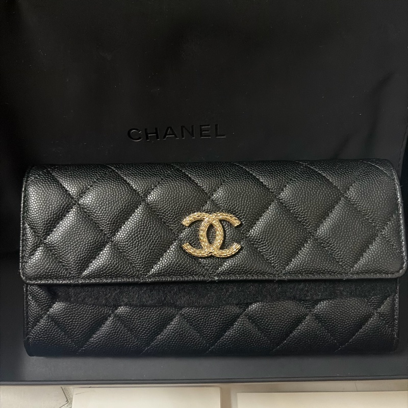 黑荔枝牛皮內塗鴉淡金扣下蓋12卡長夾-6