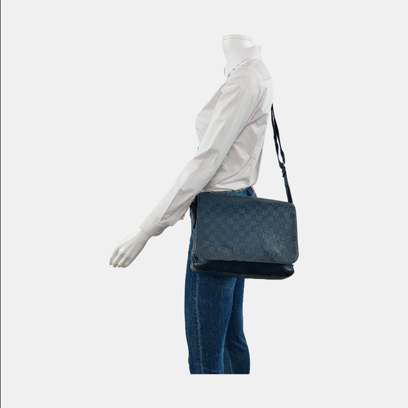LV路易威登District 深藍色牛皮棋盤格斜背包-1