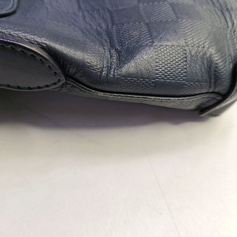 LV路易威登District 深藍色牛皮棋盤格斜背包-11