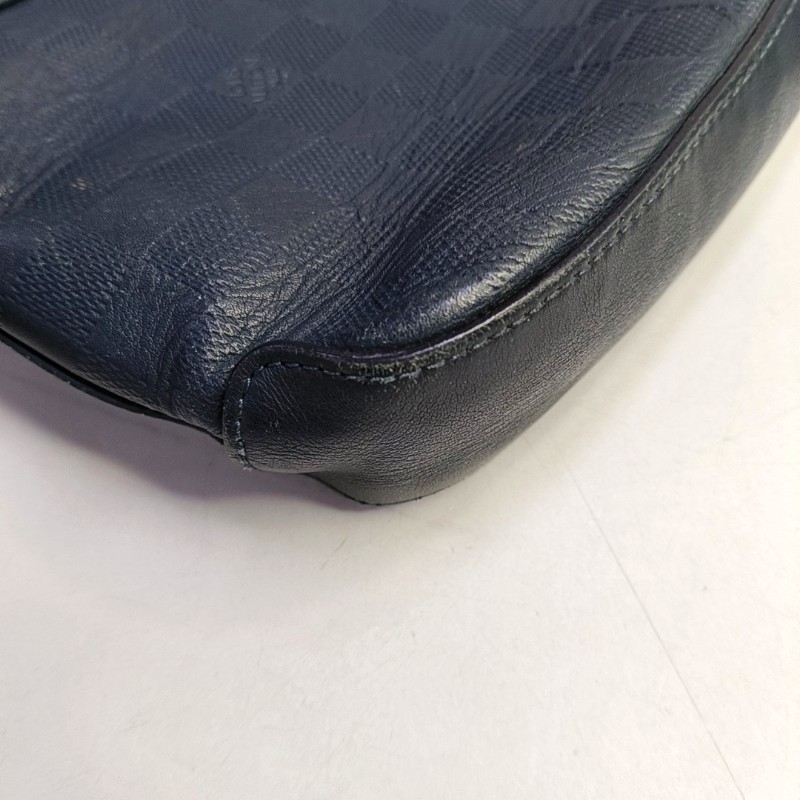 LV路易威登District 深藍色牛皮棋盤格斜背包-16