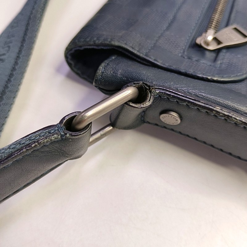 LV路易威登District 深藍色牛皮棋盤格斜背包-19