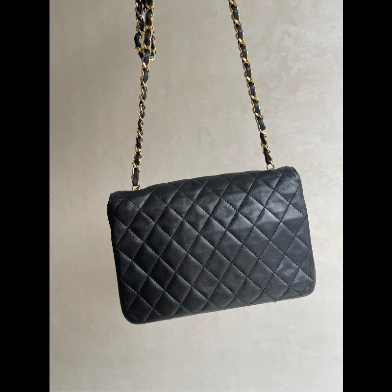 Chanel 黑金月半CF 黑色菱格紋肩背包-1