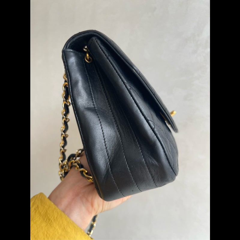 Chanel 黑金月半CF 黑色菱格紋肩背包-2