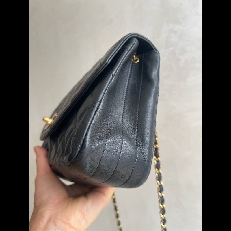 Chanel 黑金月半CF 黑色菱格紋肩背包-3