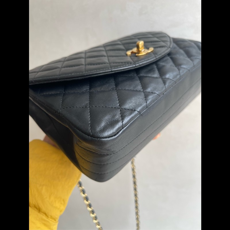 Chanel 黑金月半CF 黑色菱格紋肩背包-4