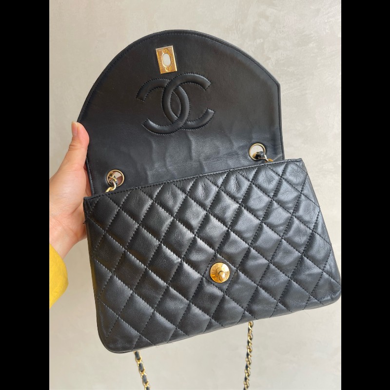 Chanel 黑金月半CF 黑色菱格紋肩背包-5