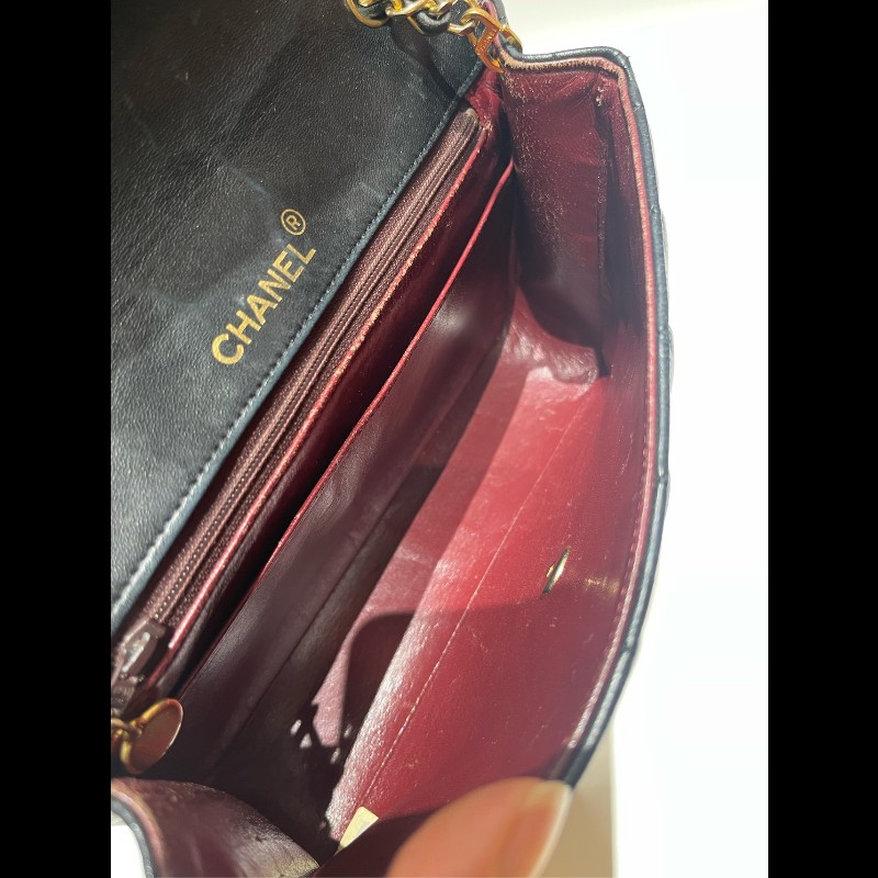 Chanel 黑金月半CF 黑色菱格紋肩背包-7