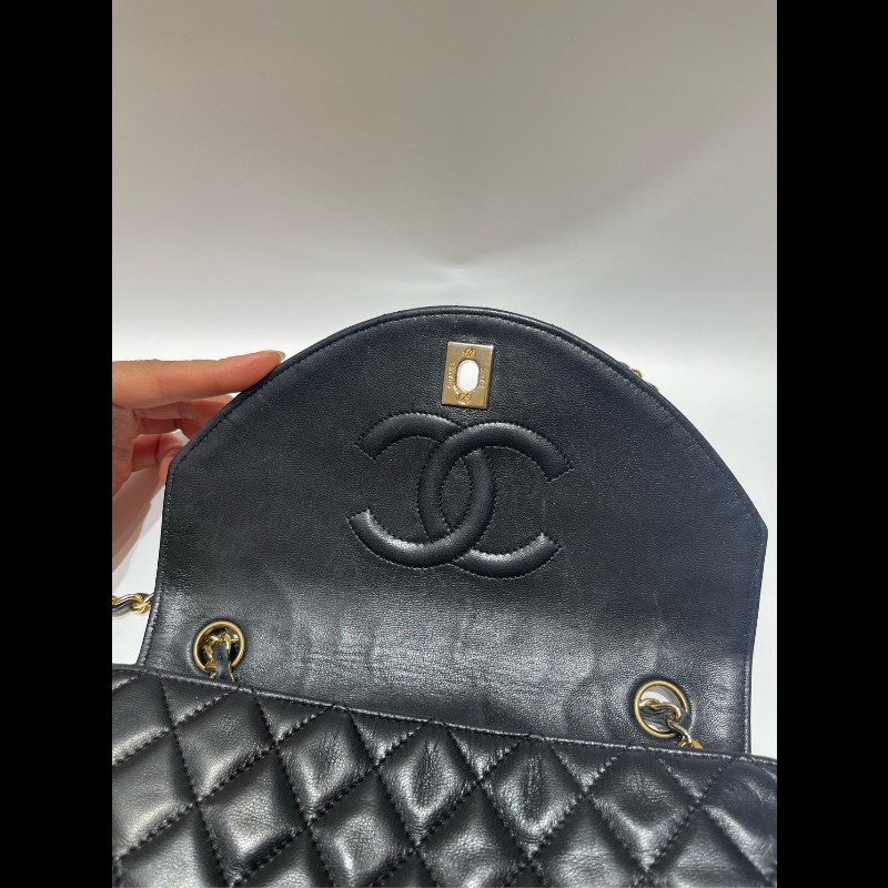 Chanel 黑金月半CF 黑色菱格紋肩背包-10