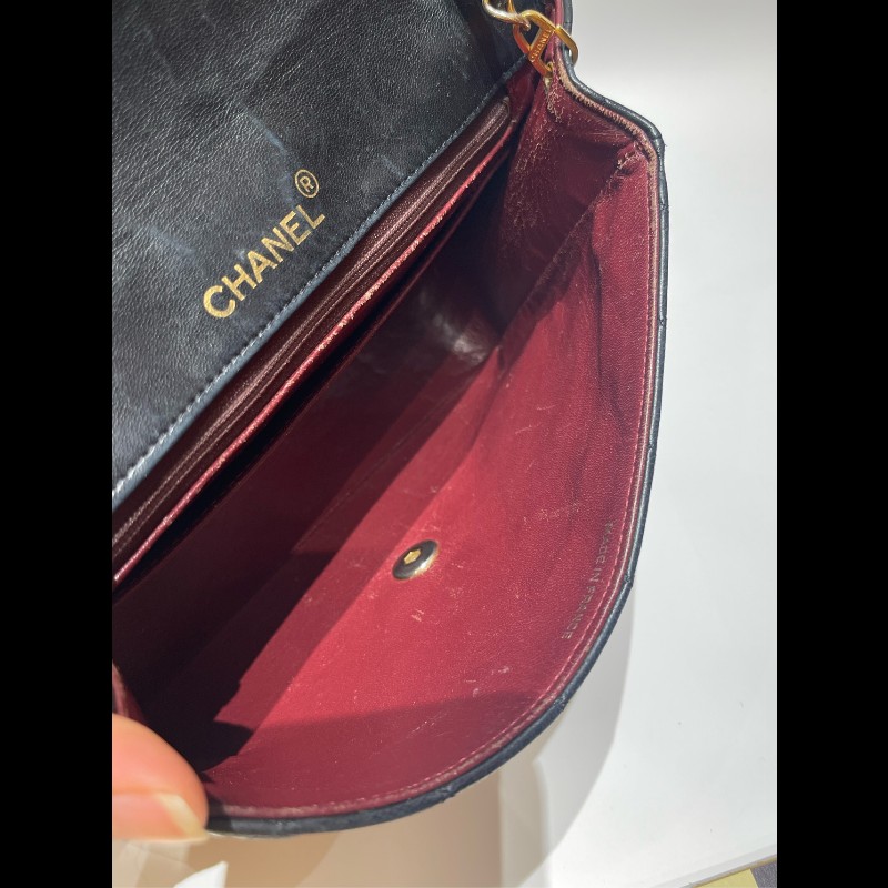 Chanel 黑金月半CF 黑色菱格紋肩背包-12