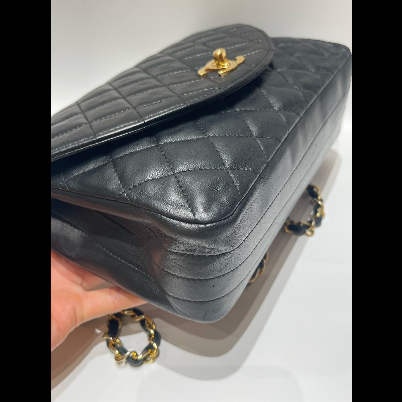 Chanel 黑金月半CF 黑色菱格紋肩背包-17