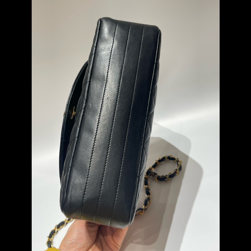 Chanel 黑金月半CF 黑色菱格紋肩背包-18