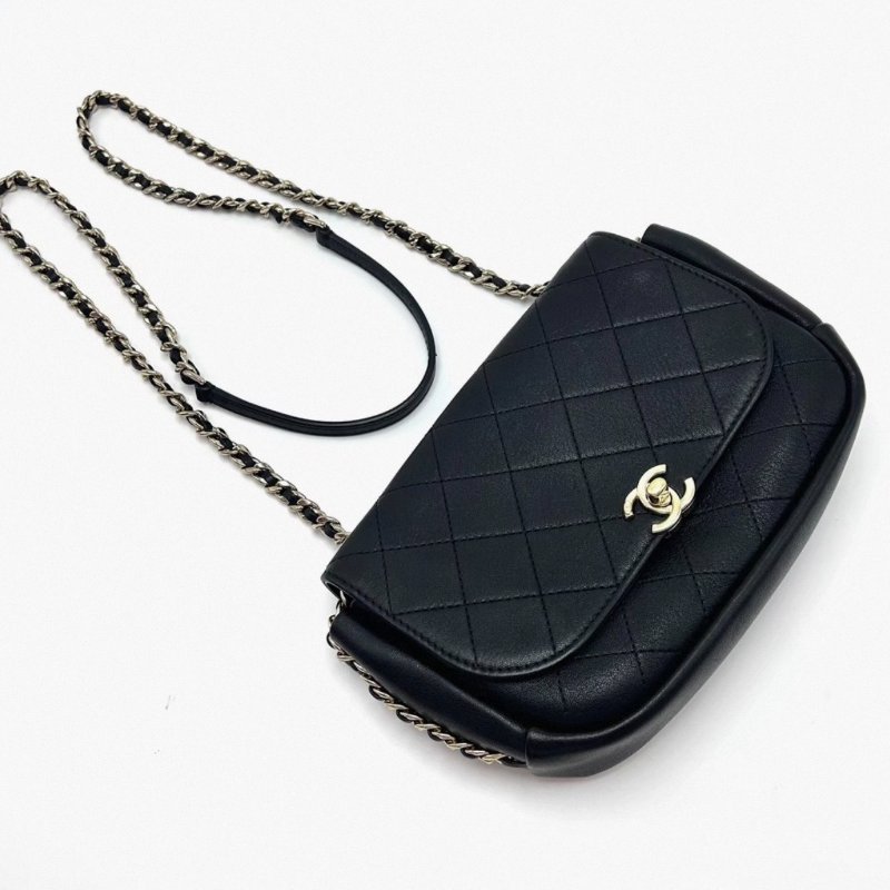 CHANEL 黑色金扣肩背斜背馬鞍包 20*15*4.5 98新配件塵袋-2