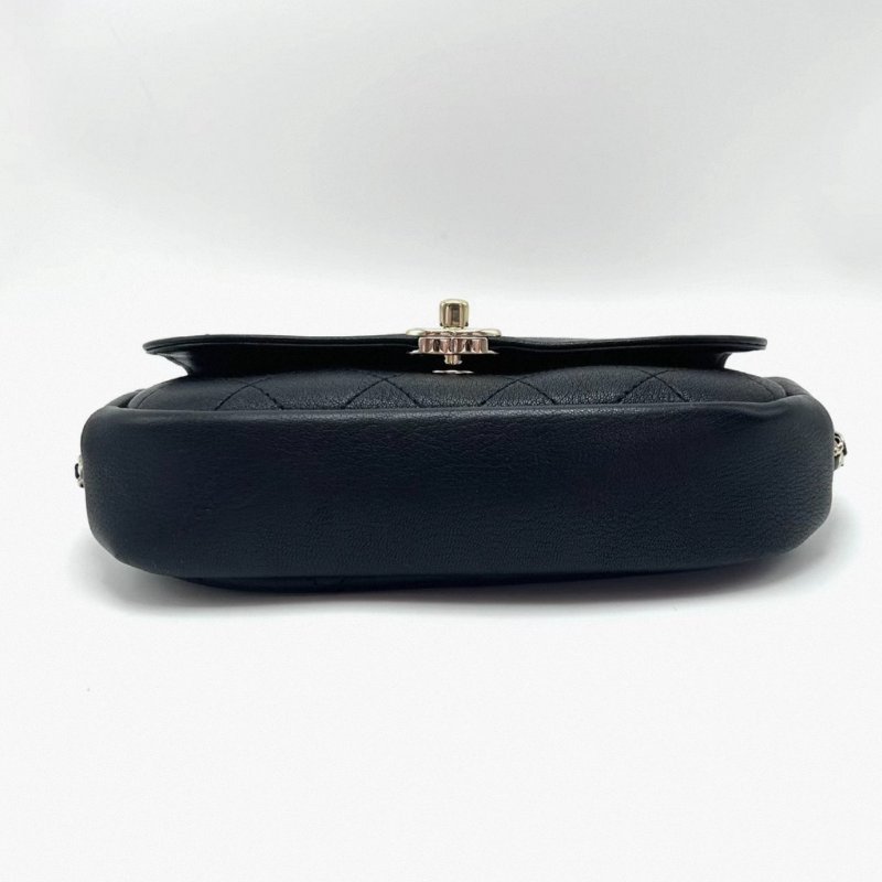 CHANEL 黑色金扣肩背斜背馬鞍包 20*15*4.5 98新配件塵袋-3