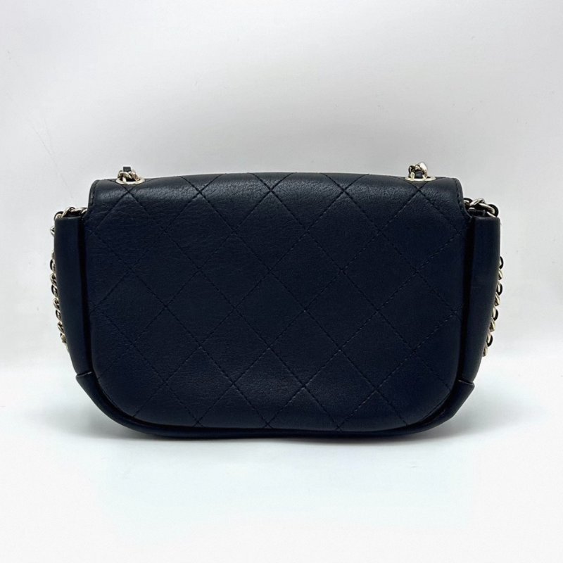 CHANEL 黑色金扣肩背斜背馬鞍包 20*15*4.5 98新配件塵袋-4