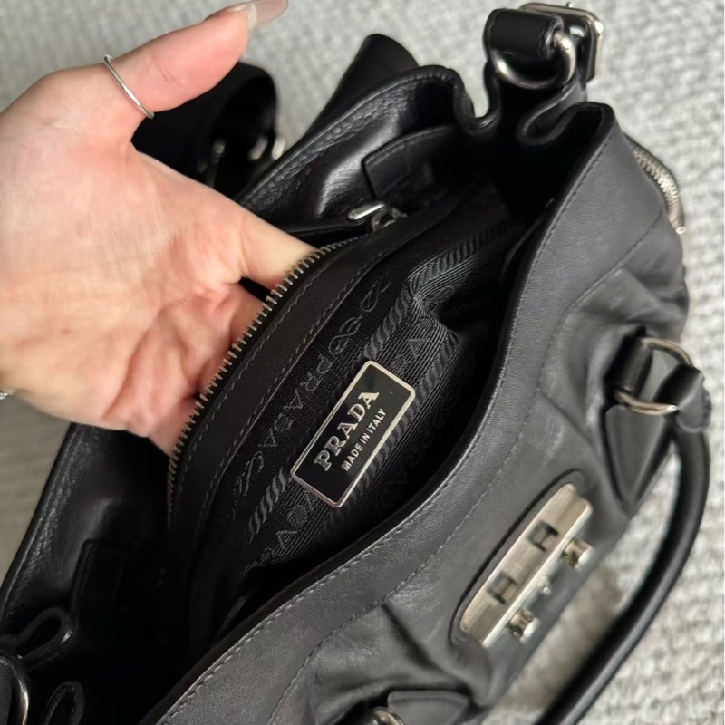 Prada 機車包-10