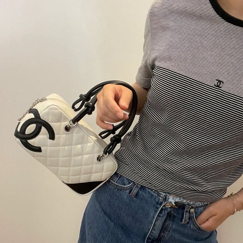 CHANEL 黑白熊貓康鵬mini枕頭包 21*11*9 98新配件保卡塵袋-0