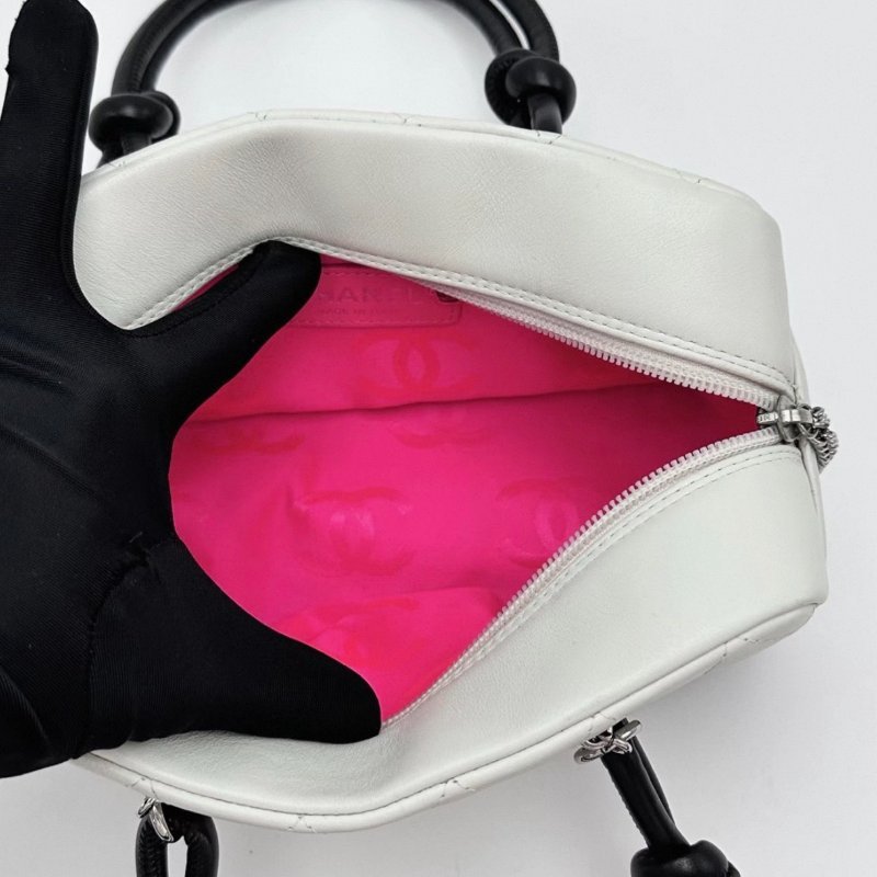 CHANEL 黑白熊貓康鵬mini枕頭包 21*11*9 98新配件保卡塵袋-7