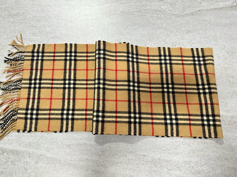 BURBERRY經典格紋羔羊毛圍巾 極美✨-7