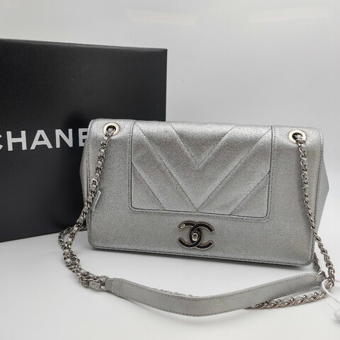 Chanel 翻蓋包銀色斜紋 中號 底長28cm