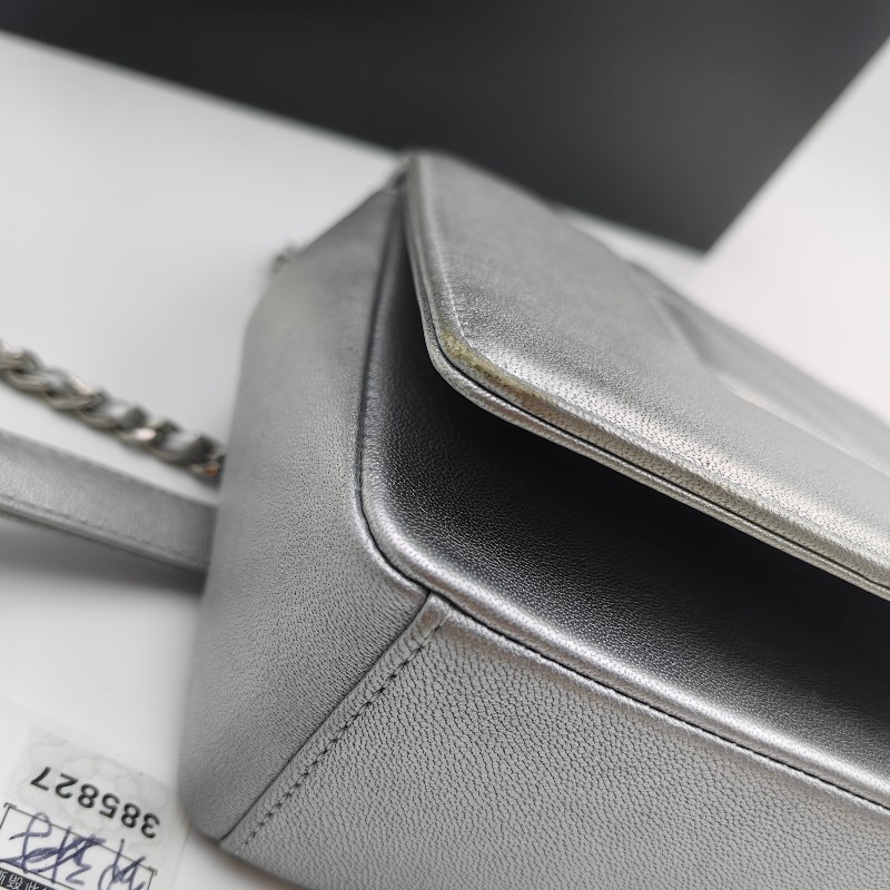 Chanel 翻蓋包銀色斜紋 中號 底長28cm-9