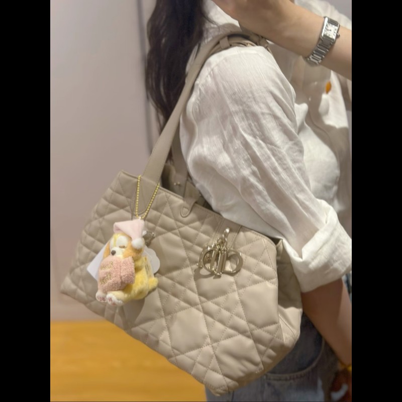 Dior 迪奧 Toujours 中型手提包 奶茶色 
淺駝米色-4