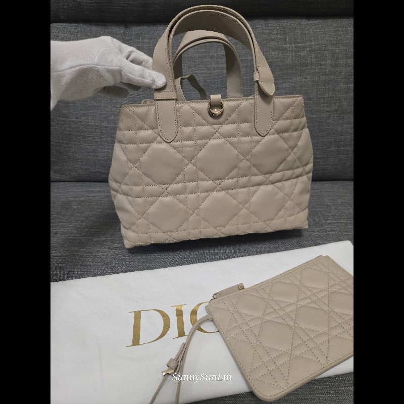 Dior 迪奧 Toujours 中型手提包 奶茶色 
淺駝米色-10