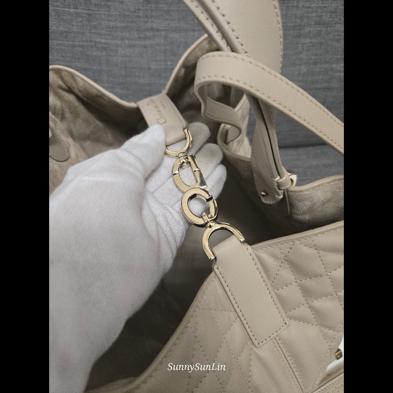 Dior 迪奧 Toujours 中型手提包 奶茶色 
淺駝米色-23