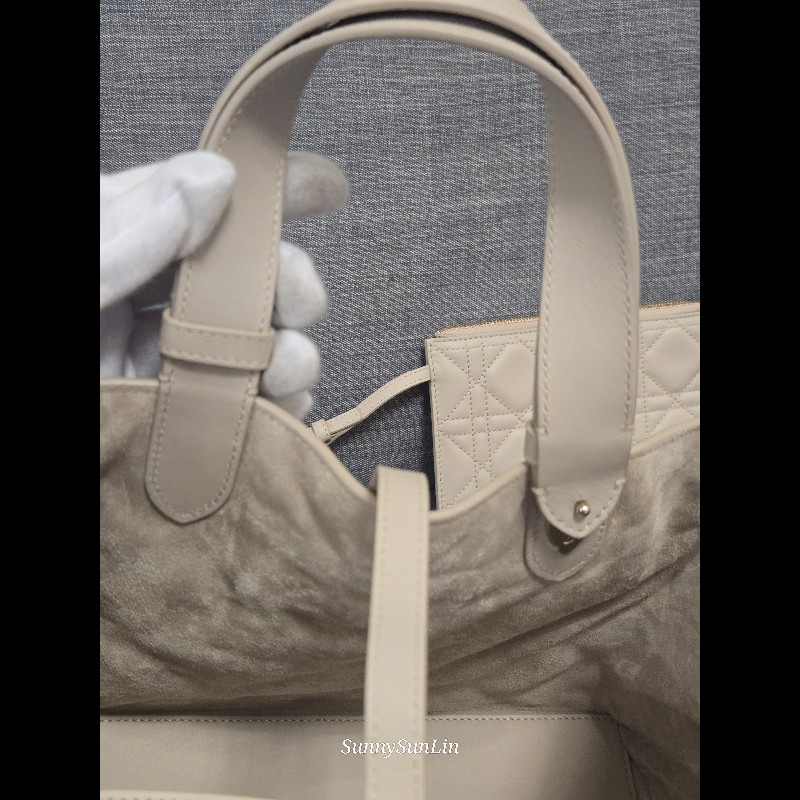 Dior 迪奧 Toujours 中型手提包 奶茶色 
淺駝米色-26