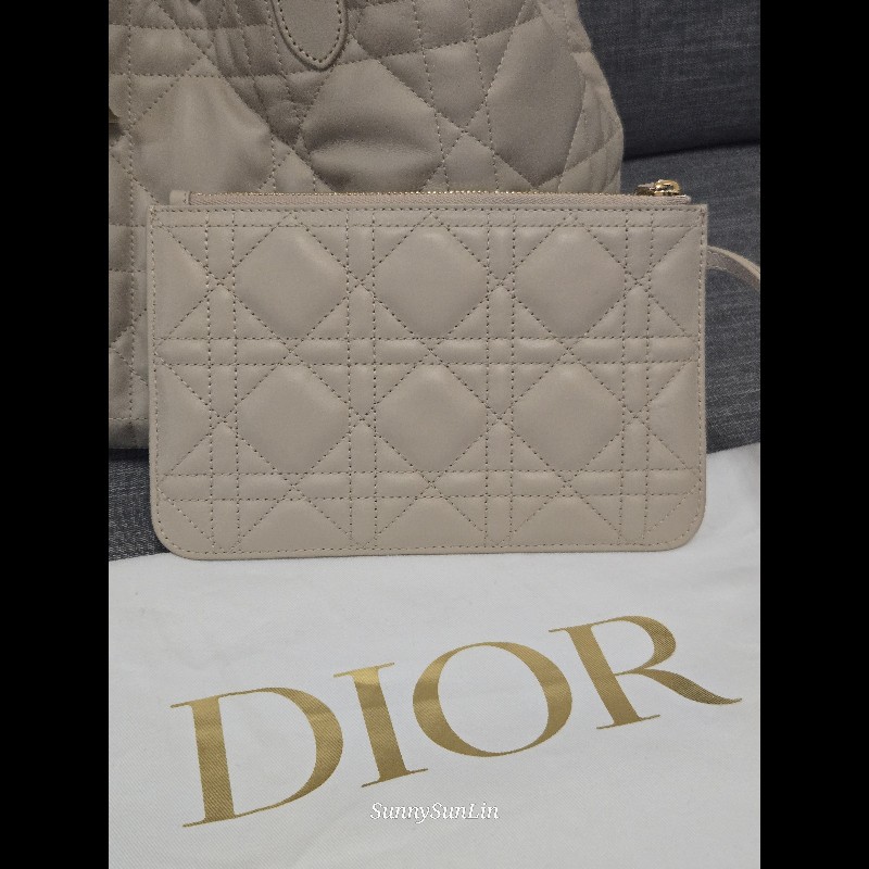 Dior 迪奧 Toujours 中型手提包 奶茶色 
淺駝米色-30