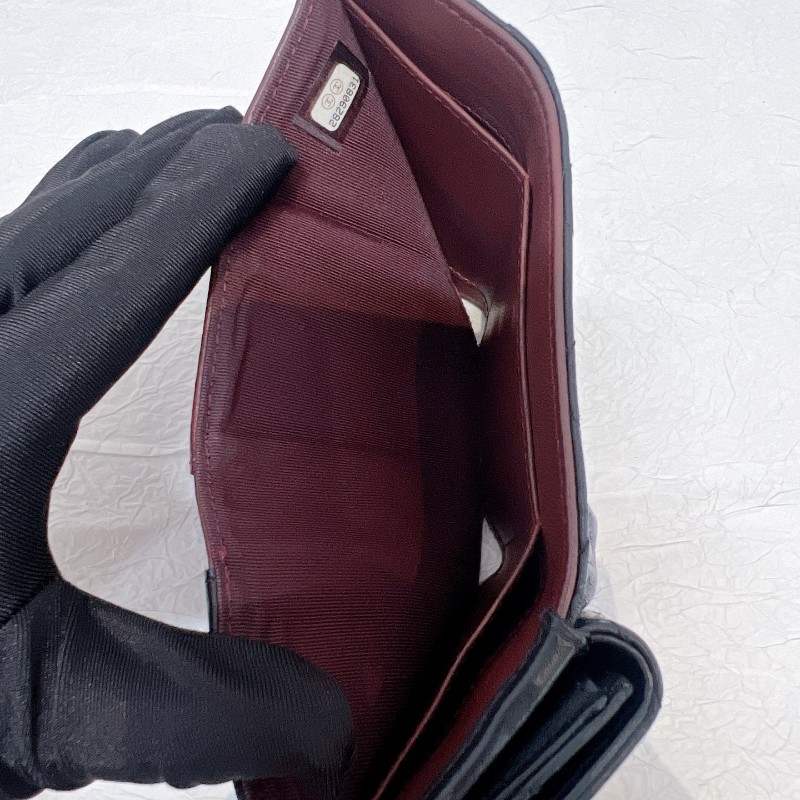 Chanel 黑色卡包 銀扣設計 經典菱格紋 三折短夾-8