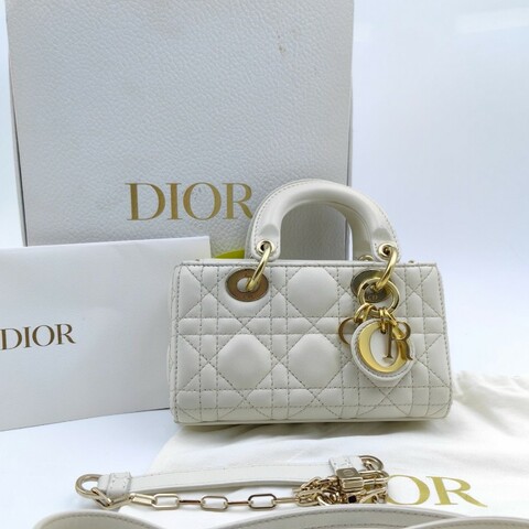 Dior Lady D-JOY 橫版戴妃 超迷你 淺金色飾面金屬Logo吊墜藤格紋 白色羊皮
