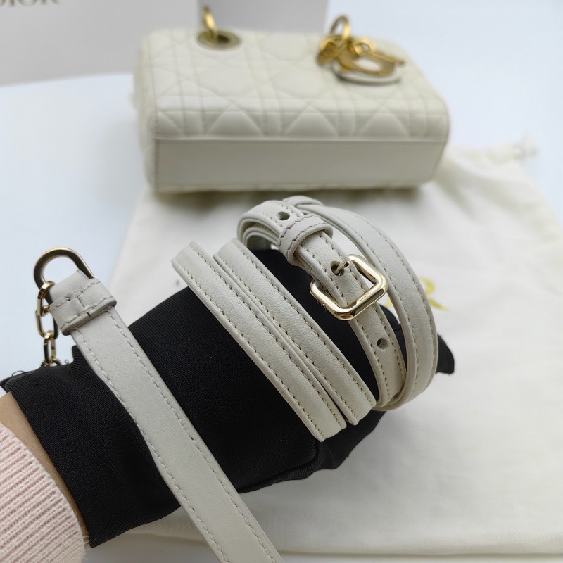 Dior Lady D-JOY 橫版戴妃 超迷你 淺金色飾面金屬Logo吊墜藤格紋 白色羊皮-18