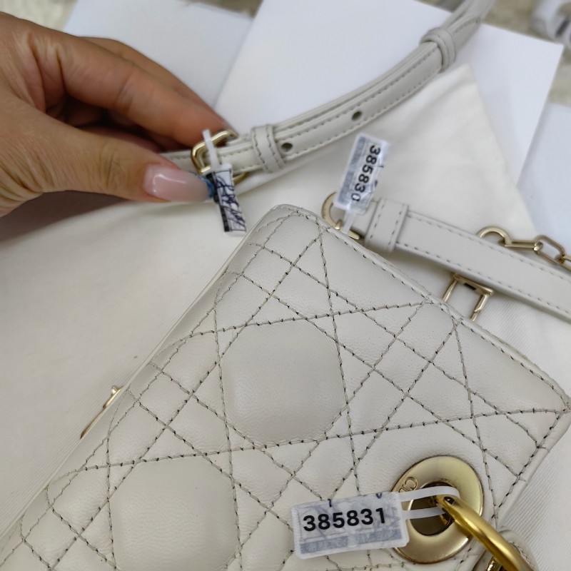Dior Lady D-JOY 橫版戴妃 超迷你 淺金色飾面金屬Logo吊墜藤格紋 白色羊皮-22