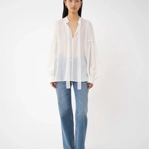 Chloe 克洛伊法式米白色絲質綁蝴蝶結襯衫 ☁️ 原價2萬多 超美的