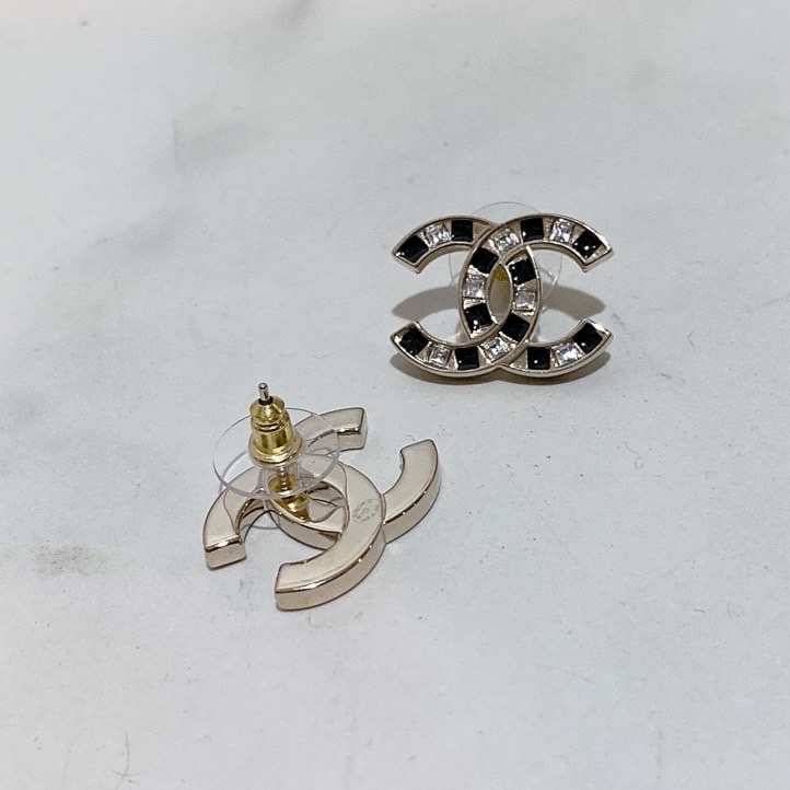 Chanel 黑白格子造型耳飾-1