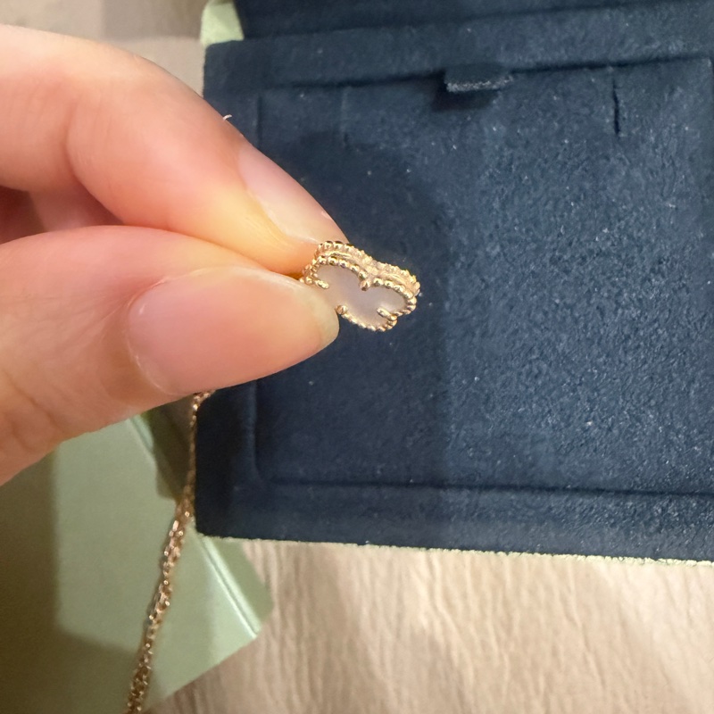 🈶盒子❤️ vca #梵克雅寶 Alhambra #白貝母 #小白花 #項鍊-17