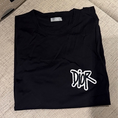 男女可穿 Dior刺繡短T 附微風發票🧾 迪奧短袖上衣